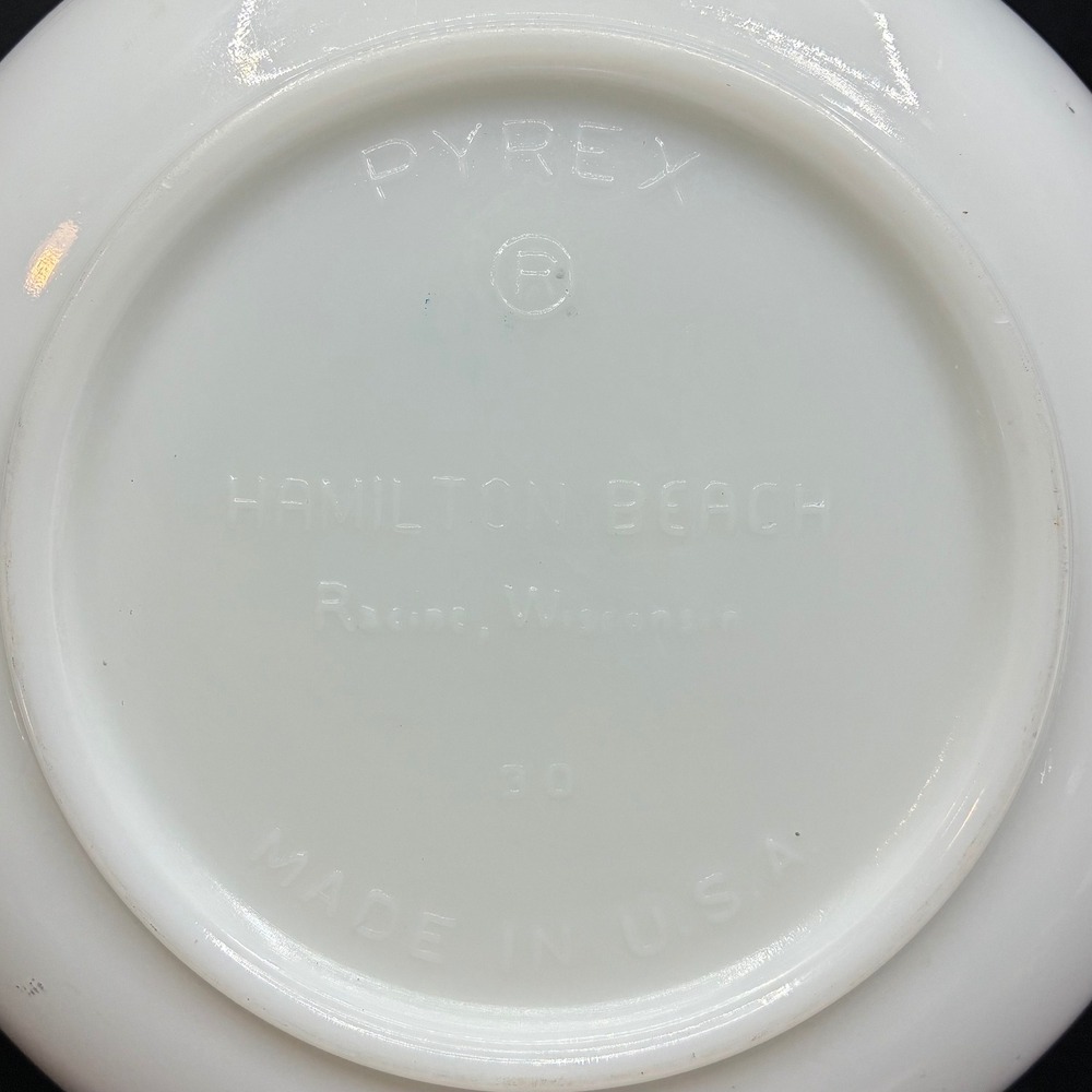 Vintage Pyrex Hamilton Beach White Milk Glass Ribbed Mixing Bowl 8 Inch No 30 - Picture 3 of 3